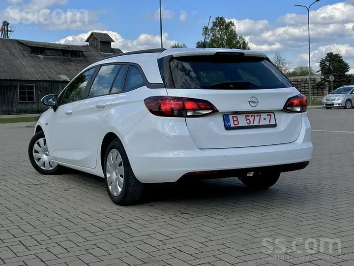 Opel Astra 2020 photo 2