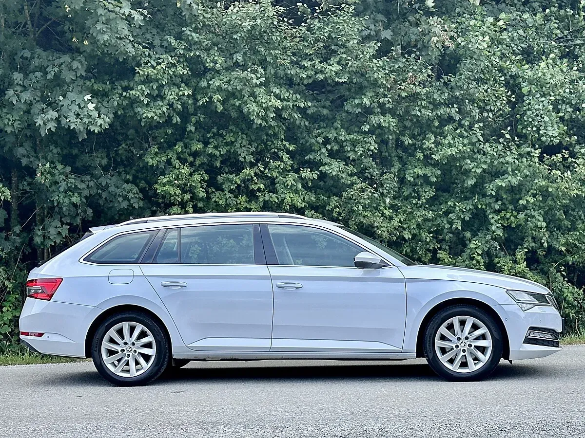 Skoda Superb 2023 photo 3