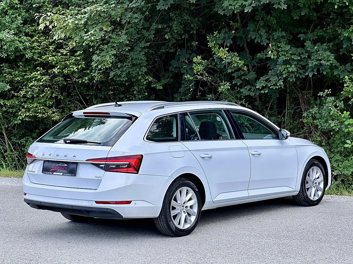 Skoda Superb 2023 photo 2