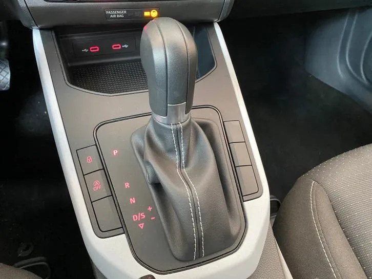 Seat Arona 2024 photo 3