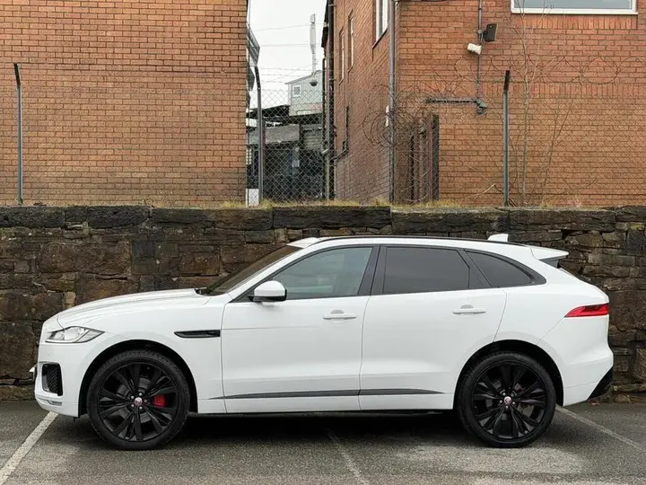 Jaguar F-Pace 2017 photo 4