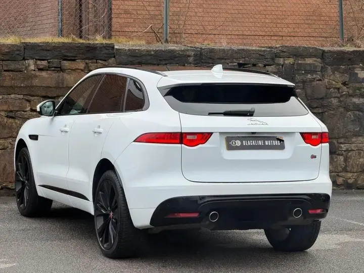 Jaguar F-Pace 2017 photo 5