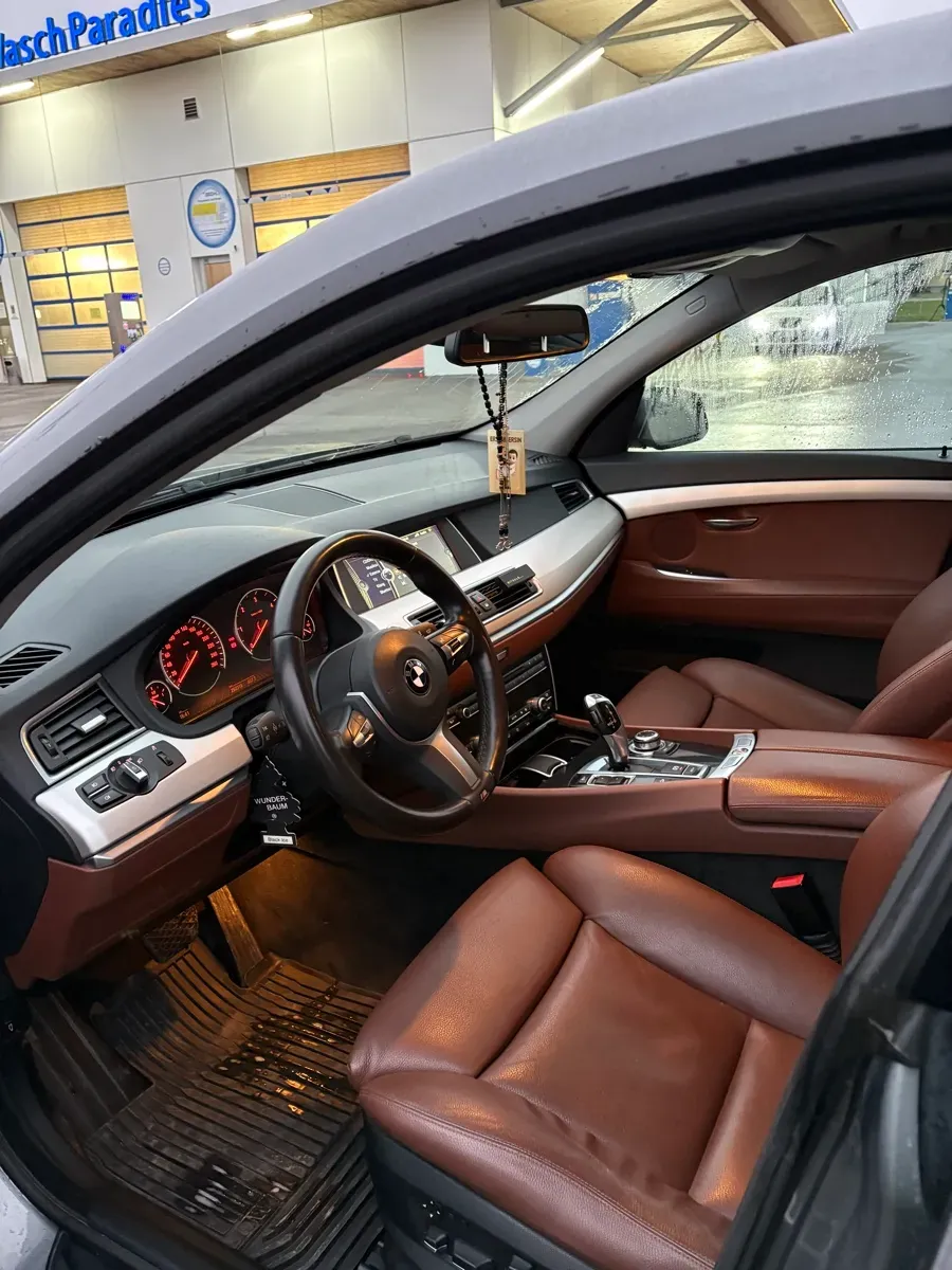 BMW 5 Series 2010 photo 3