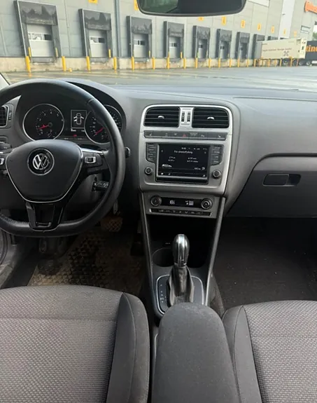 Volkswagen Polo 2015 photo 2