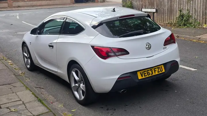 Vauxhall Astra Gtc 2014 photo 5