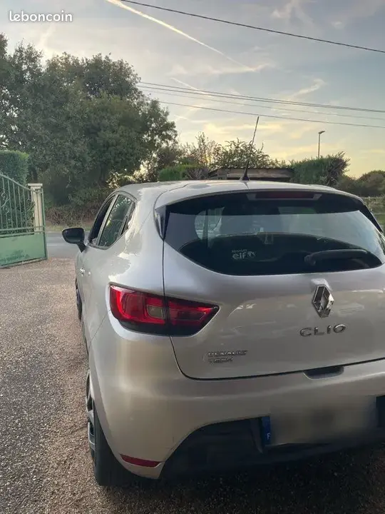 Renault Clio 2016 photo 2