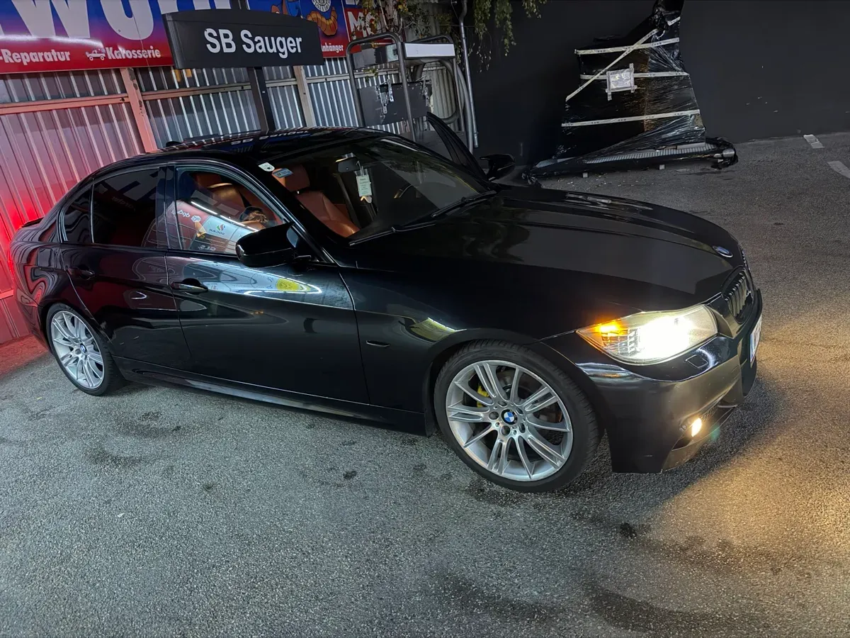 BMW 3 Series 2009 photo 2