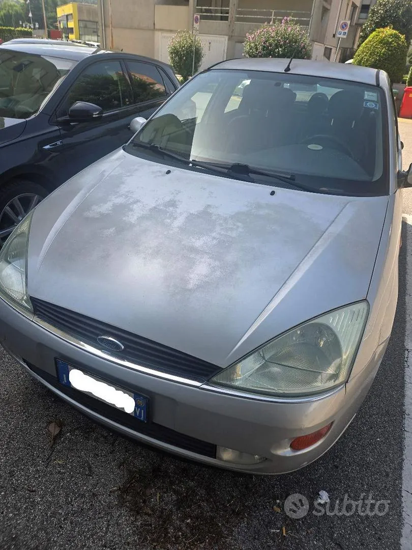 Ford Focus 2000 photo 2