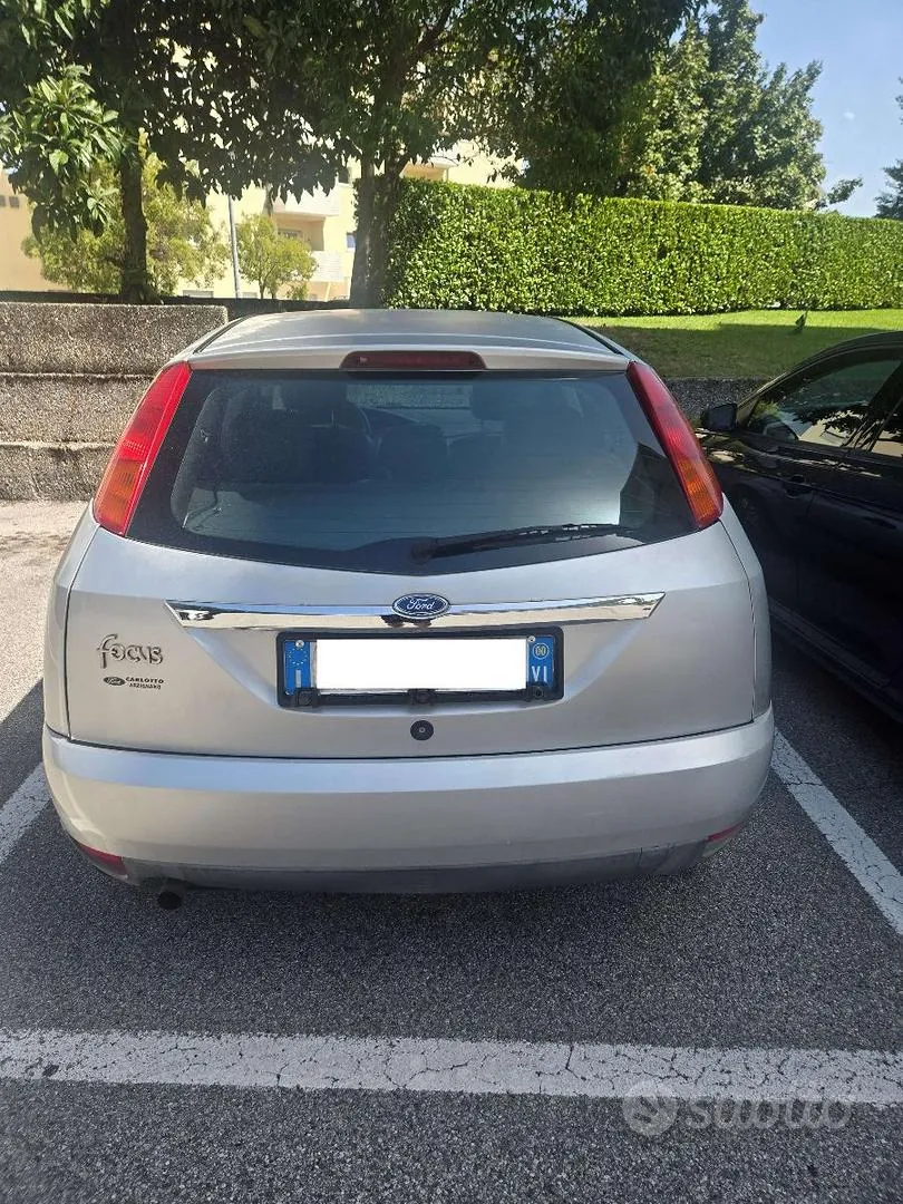 Ford Focus 2000 photo 3