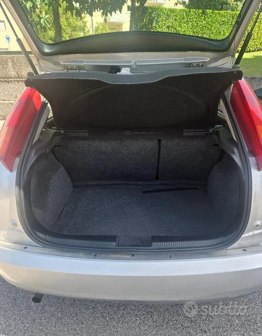 Ford Focus 2000 photo 4