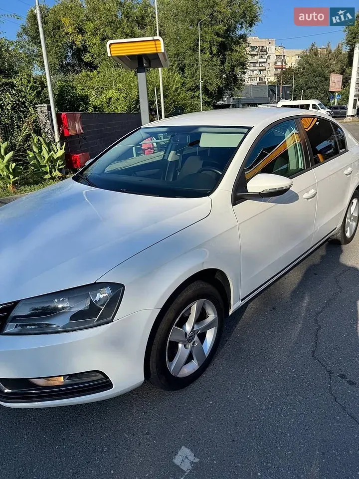 Volkswagen Passat 2012 photo 3