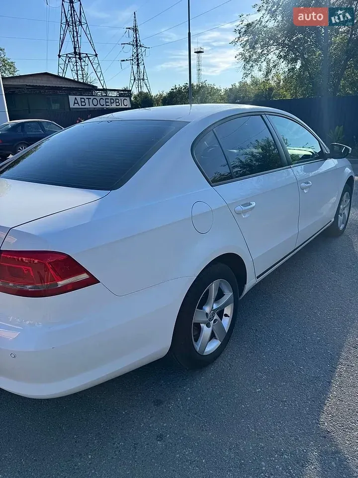 Volkswagen Passat 2012 photo 4