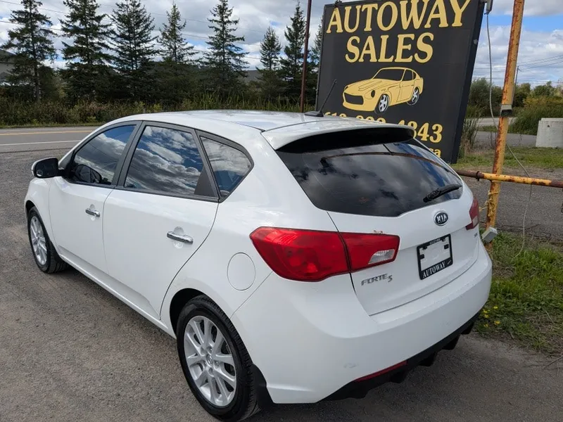 Kia Forte5 2012 photo 3