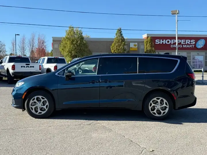 Chrysler Pacifica 2024 photo 4
