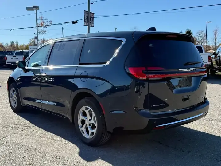Chrysler Pacifica 2024 photo 5