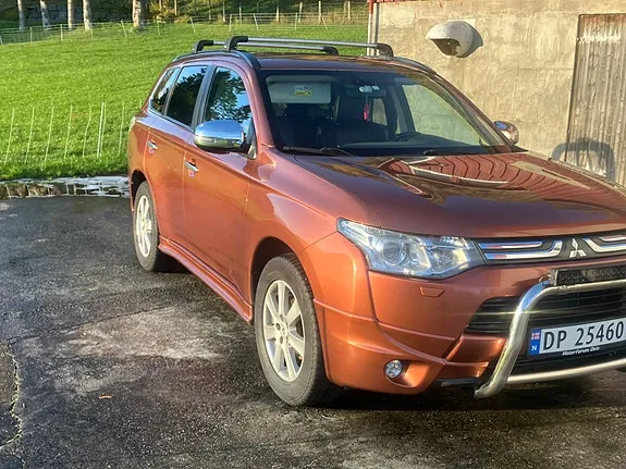 Mitsubishi Outlander 2013 photo 2