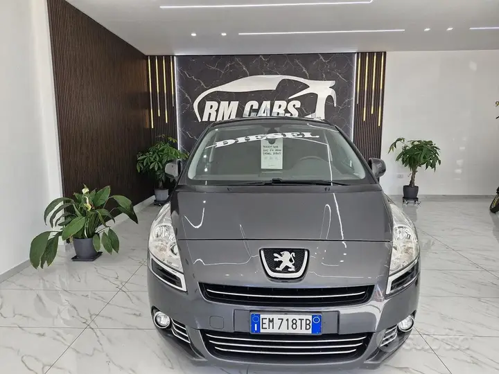 Peugeot 5008 2012 photo 2