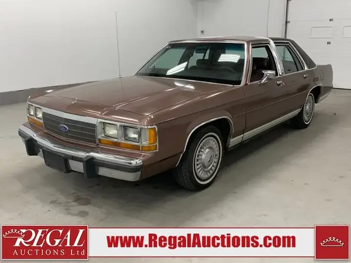 Ford Crown Victoria