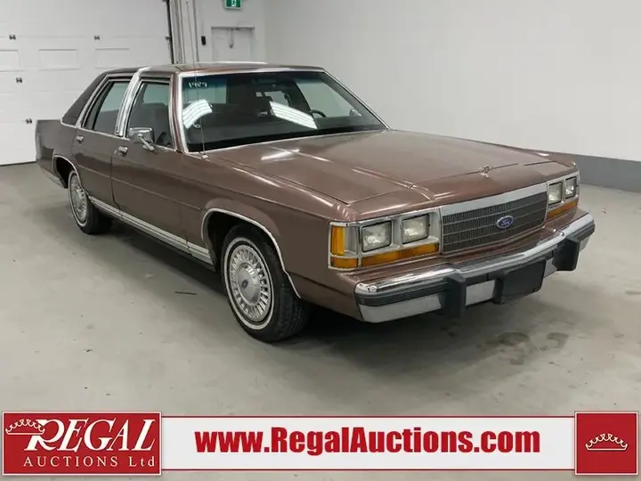 Ford Crown Victoria 1989 photo 2