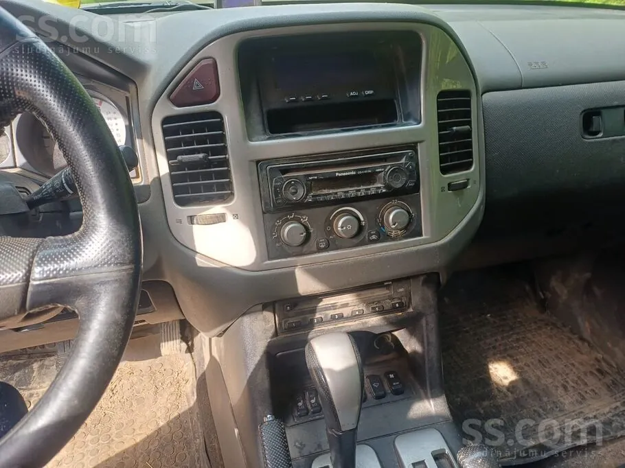 Mitsubishi Pajero 2005 photo 4