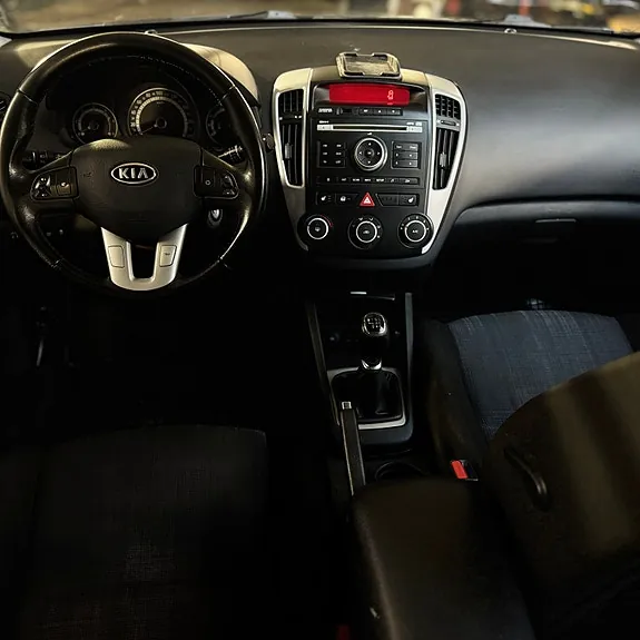 Kia Ceed 2010 photo 5