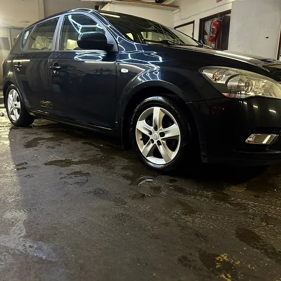 Kia Ceed 2010 photo 2
