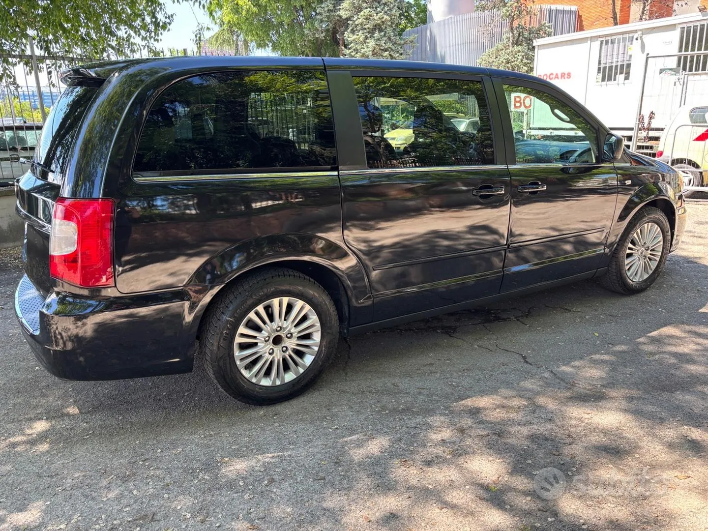 Lancia Voyager 2014 photo 5