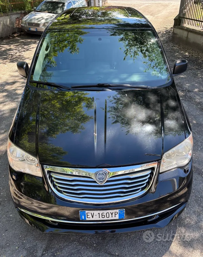 Lancia Voyager 2014 photo 3