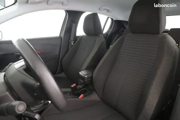 Peugeot 208 2022 photo 5