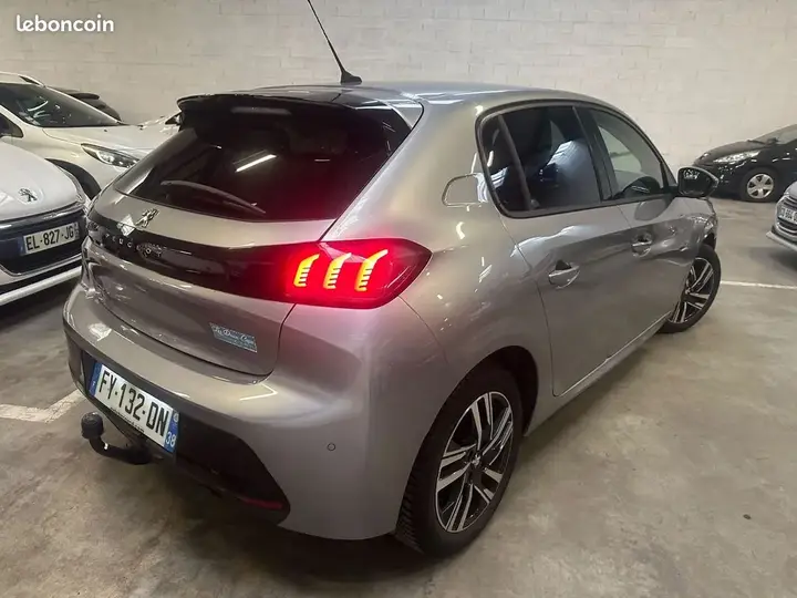 Peugeot 208 2021 photo 3