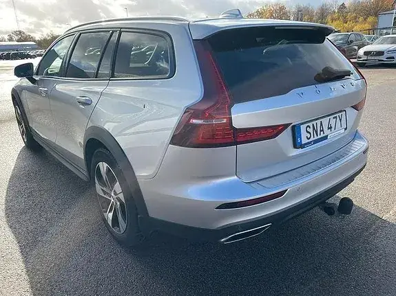 Volvo V60 Cross Country 2022 photo 4