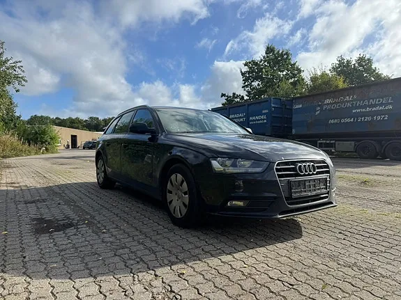 Audi A4 2012 photo 2