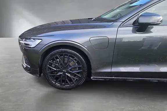 Volvo V60 2021 photo 2