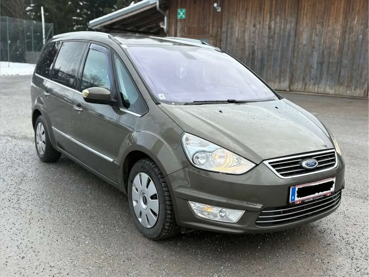 Ford Galaxy 2010 photo 3
