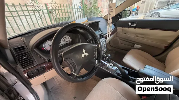 Mitsubishi Galant 2012 photo 5