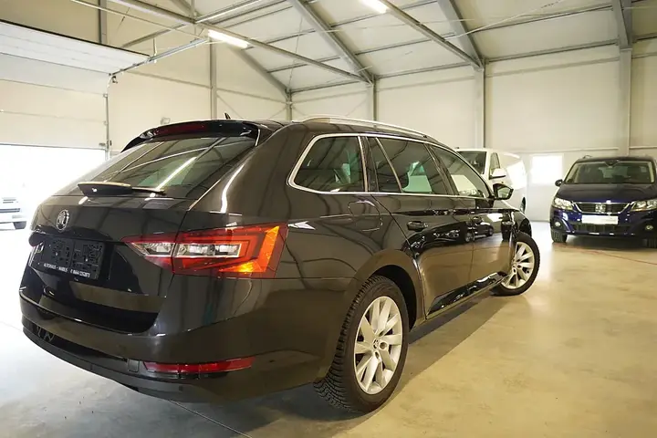 Skoda Superb 2018 photo 3
