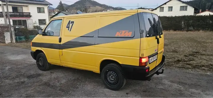 Volkswagen T4 2001 photo 2