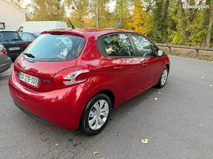 Peugeot 208 2014 photo 4
