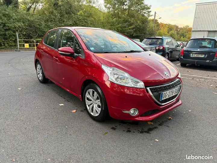 Peugeot 208 2014 photo 2