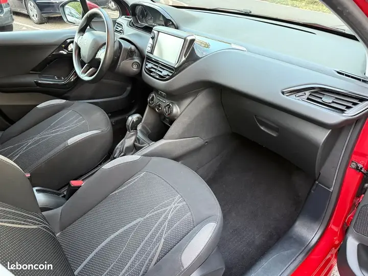Peugeot 208 2014 photo 3