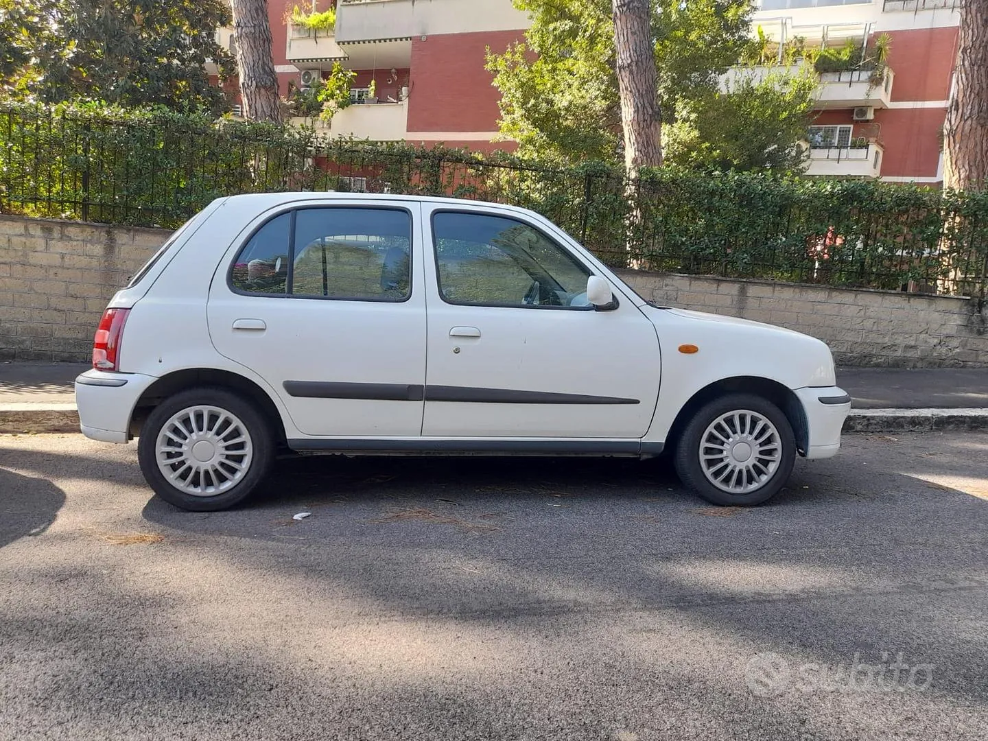 Nissan Micra 2001 photo 2