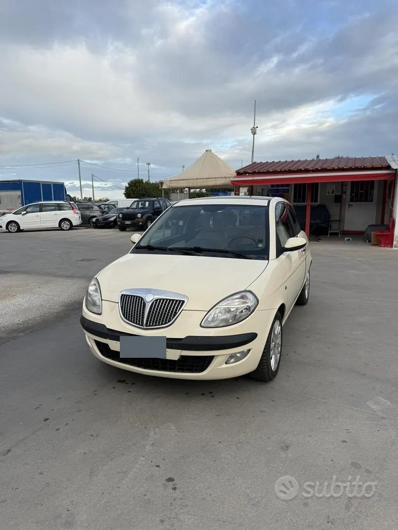 Lancia Ypsilon
