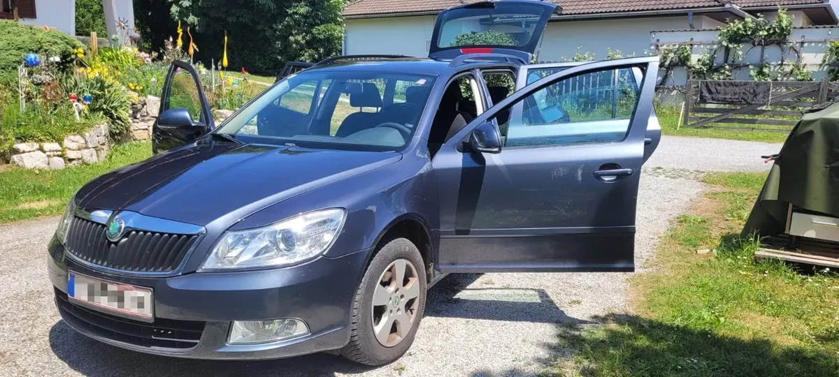 Skoda Octavia 2010 photo 2