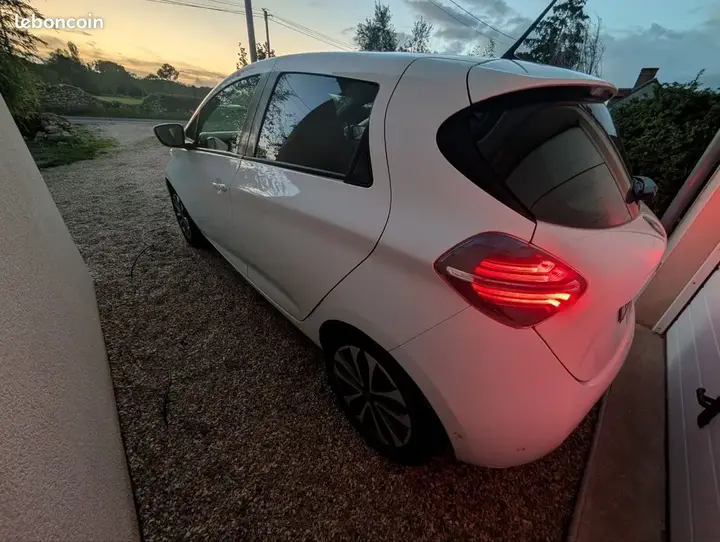 Renault Zoe 2022 photo 2