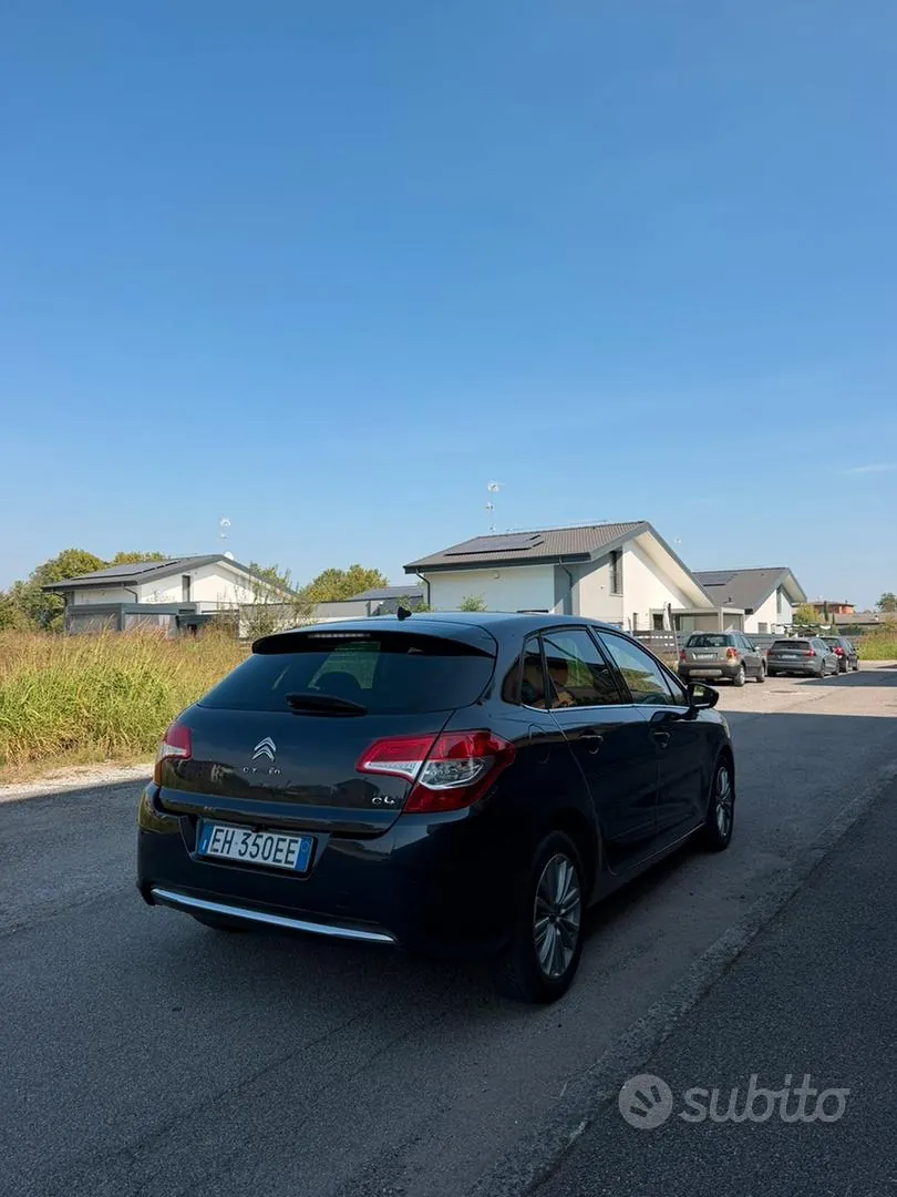 Citroen C4 2011 photo 2