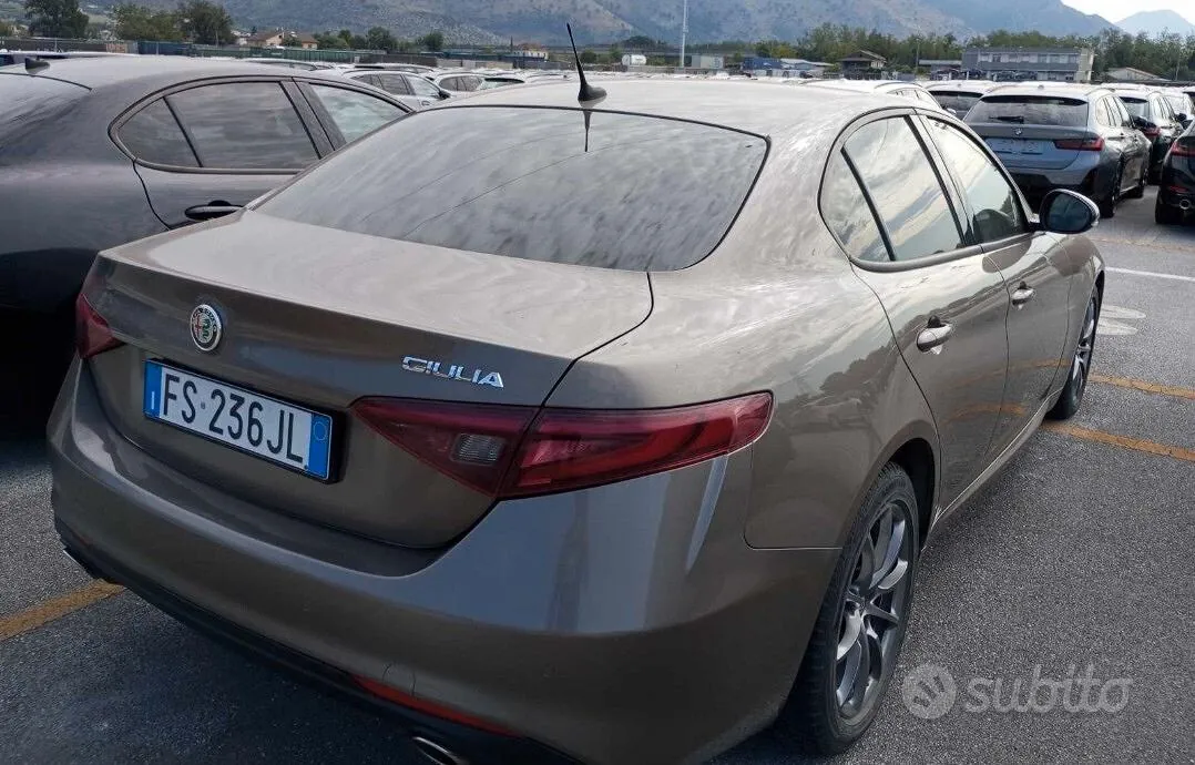 Alfa Romeo Giulia 2018 photo 2