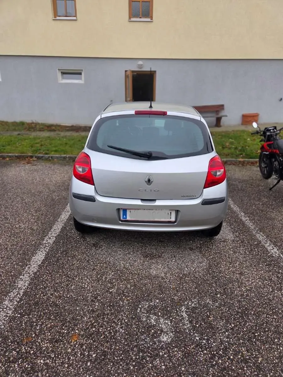 Renault Clio 2007 photo 2