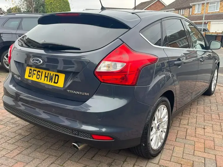 Ford Focus 2011 photo 3