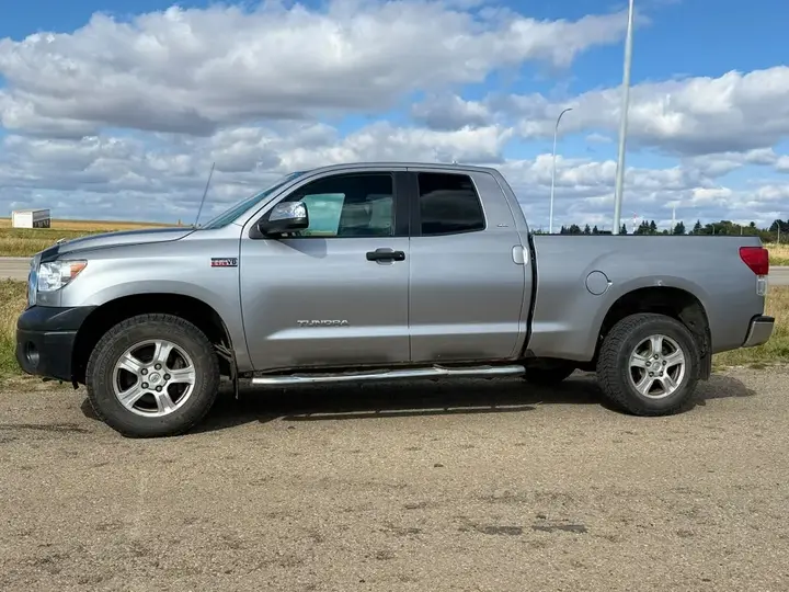 Toyota Tundra 2010 photo 5