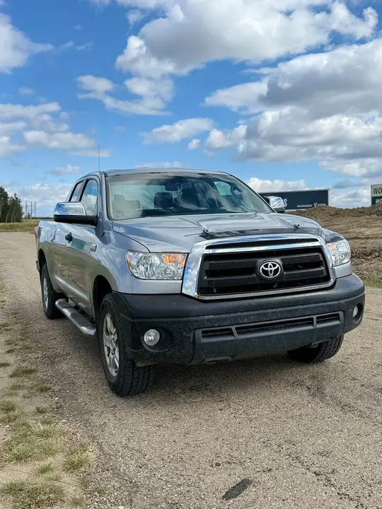 Toyota Tundra 2010 photo 2